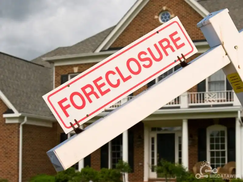 What Happens to Home Equity Loan in Foreclosure?